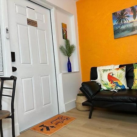 Sleeps 3, Casa Tropical In Miami Apartment Ngoại thất bức ảnh