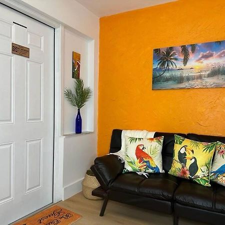 Sleeps 3, Casa Tropical In Miami Apartment Ngoại thất bức ảnh