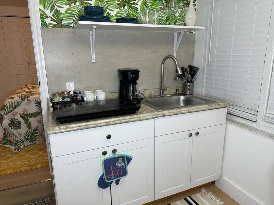 Sleeps 3, Casa Tropical In Miami Apartment Ngoại thất bức ảnh