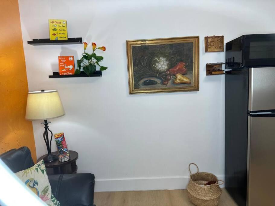 Sleeps 3, Casa Tropical In Miami Apartment Ngoại thất bức ảnh